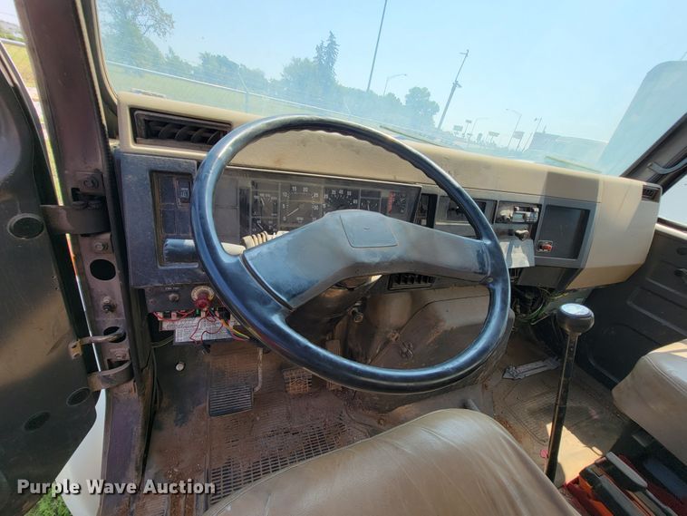 image for item KD9524 1995 International 4900  box truck