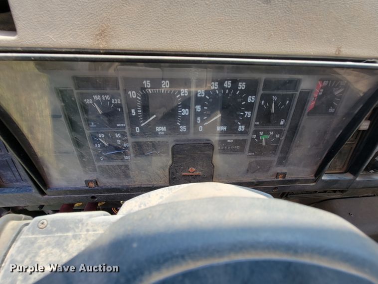 image for item KD9524 1995 International 4900  box truck