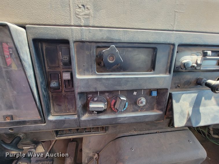 image for item KD9524 1995 International 4900  box truck