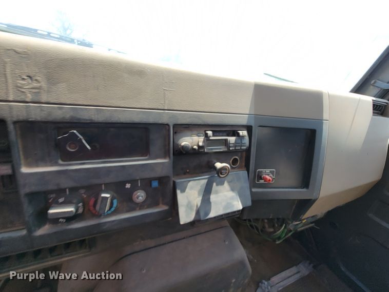 image for item KD9524 1995 International 4900  box truck