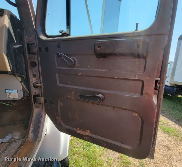 image for item KD9524 1995 International 4900  box truck