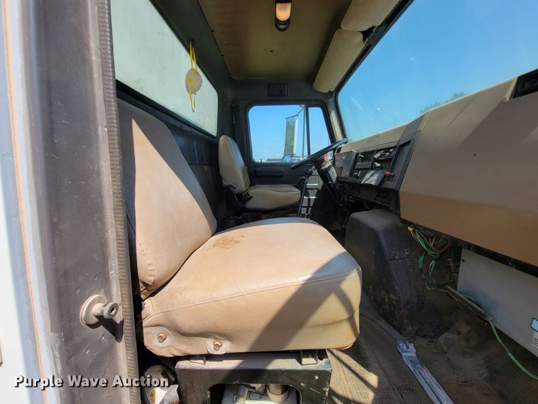 image for item KD9524 1995 International 4900  box truck