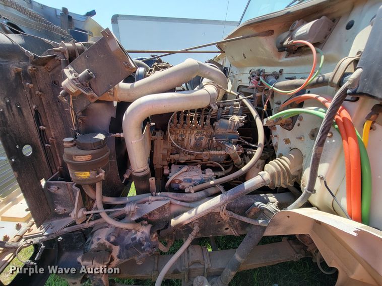 image for item KD9524 1995 International 4900  box truck