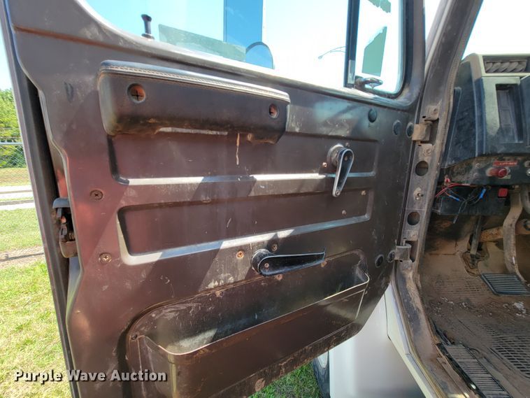 image for item KD9525 1993 International 4900  box truck