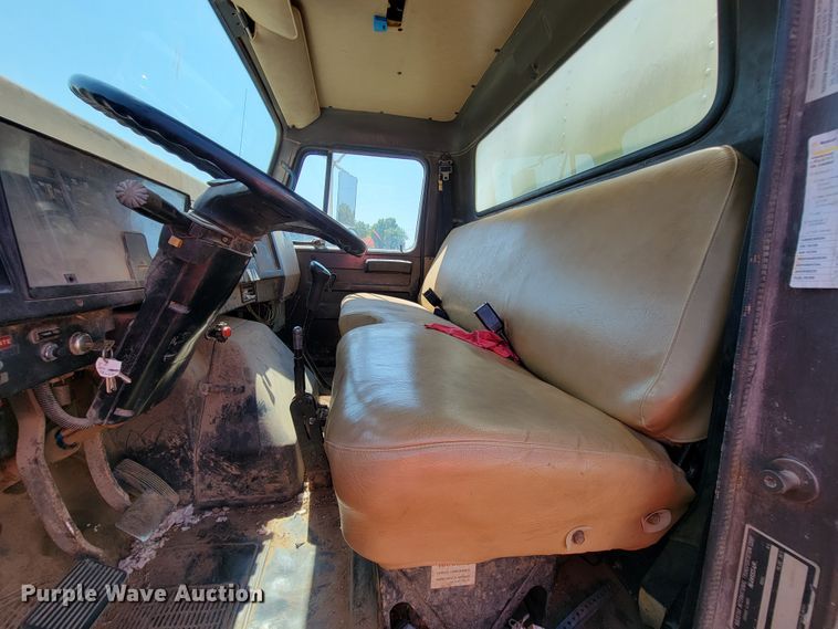 image for item KD9525 1993 International 4900  box truck