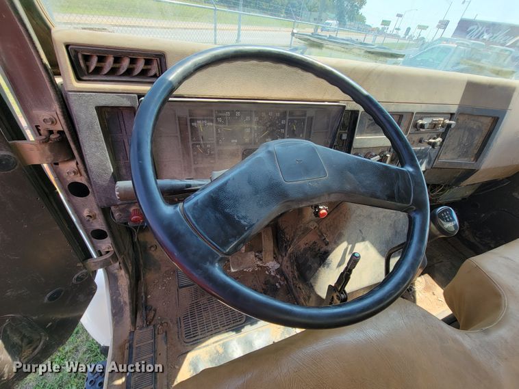 image for item KD9525 1993 International 4900  box truck