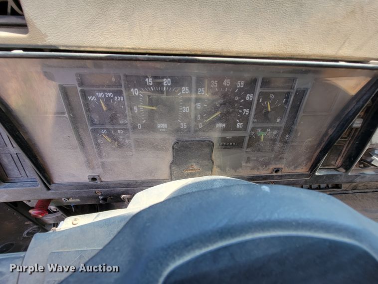 image for item KD9525 1993 International 4900  box truck