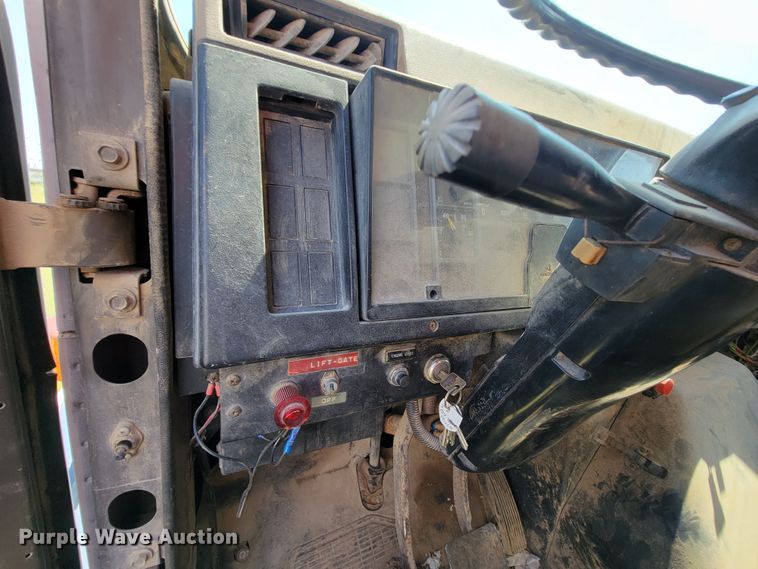 image for item KD9525 1993 International 4900  box truck