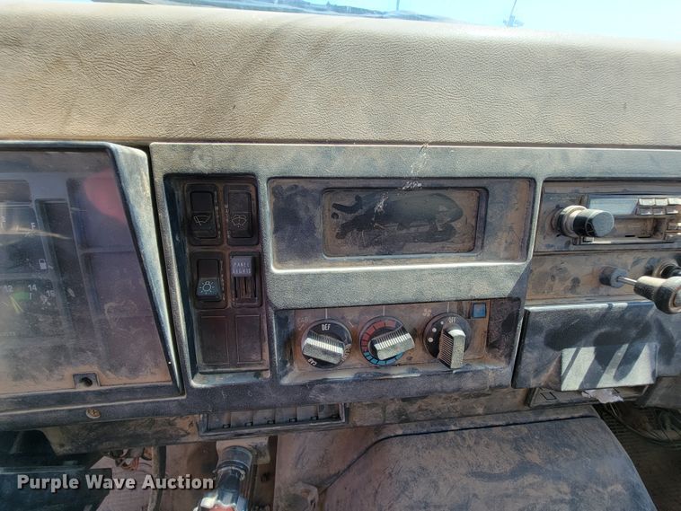 image for item KD9525 1993 International 4900  box truck