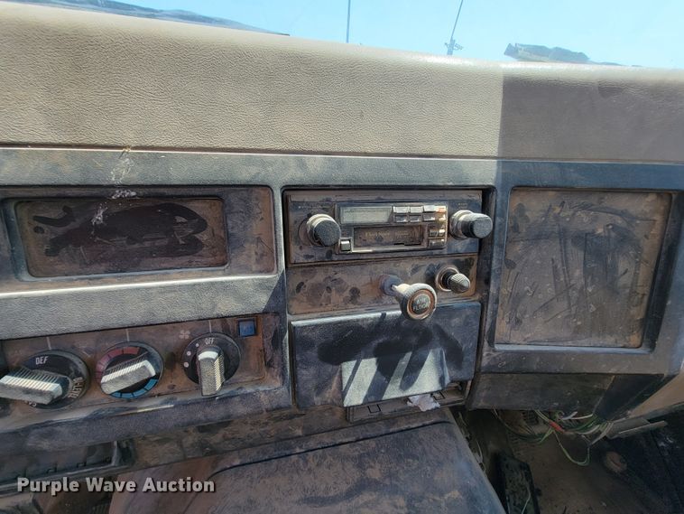 image for item KD9525 1993 International 4900  box truck