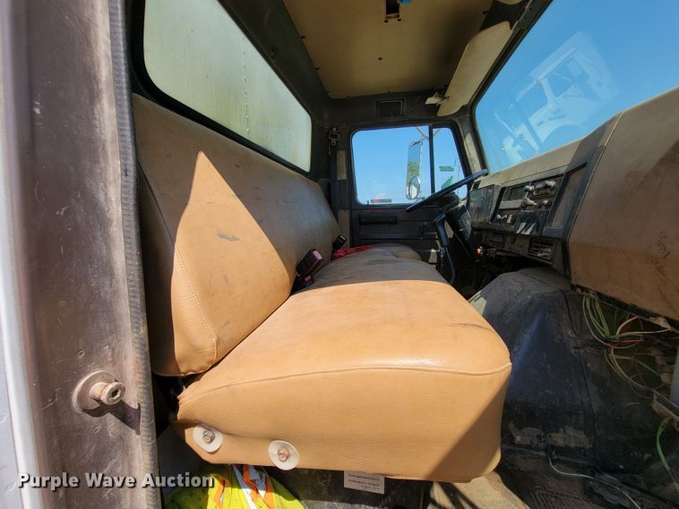 image for item KD9525 1993 International 4900  box truck