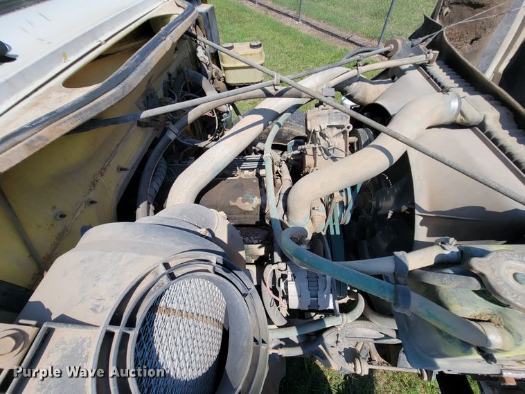 image for item KD9525 1993 International 4900  box truck