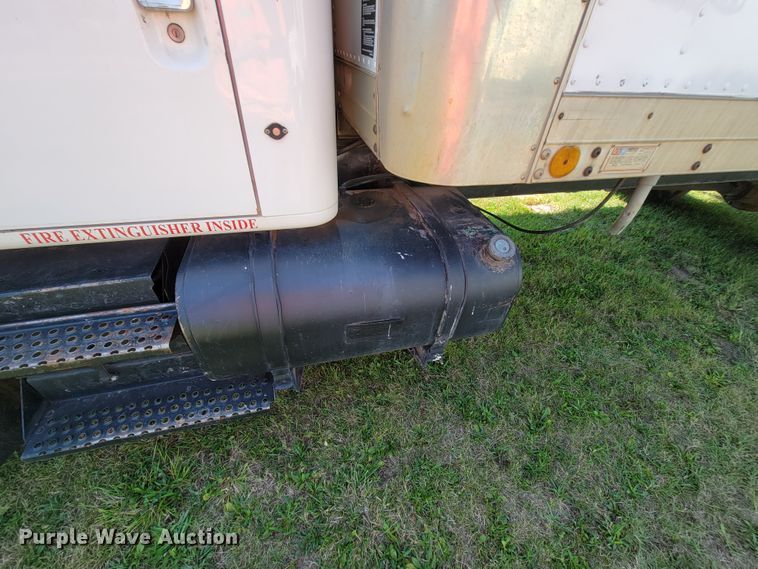 image for item KD9525 1993 International 4900  box truck