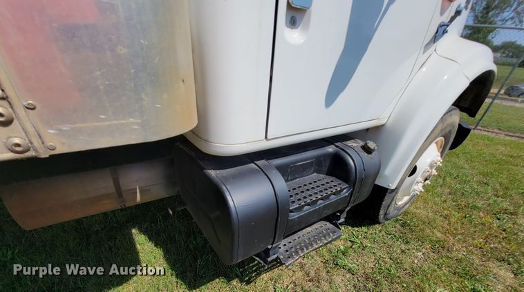 image for item KD9525 1993 International 4900  box truck