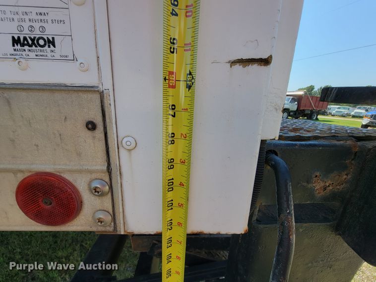 image for item KD9525 1993 International 4900  box truck