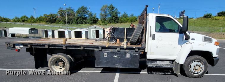 image for item KD9531 2007 GMC 5500  flatbed truck