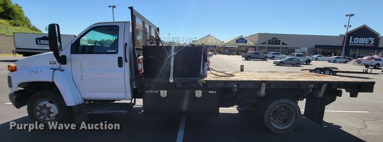 image for item KD9531 2007 GMC 5500  flatbed truck