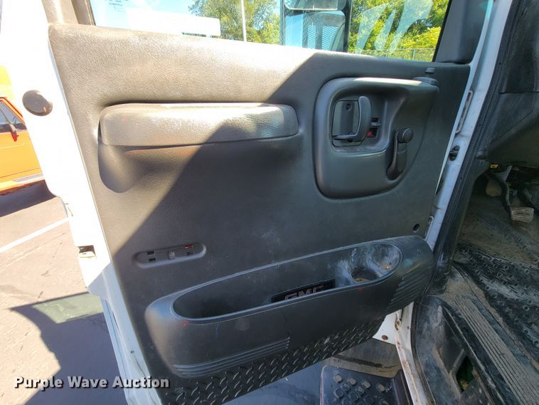 image for item KD9531 2007 GMC 5500  flatbed truck