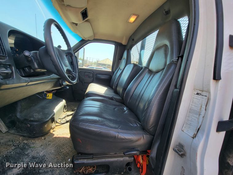 image for item KD9531 2007 GMC 5500  flatbed truck