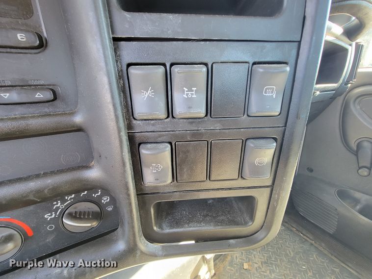 image for item KD9531 2007 GMC 5500  flatbed truck