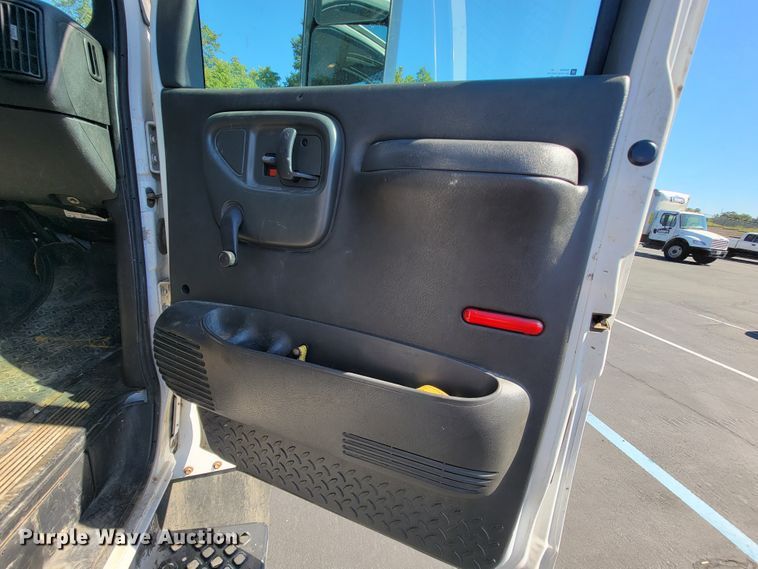 image for item KD9531 2007 GMC 5500  flatbed truck