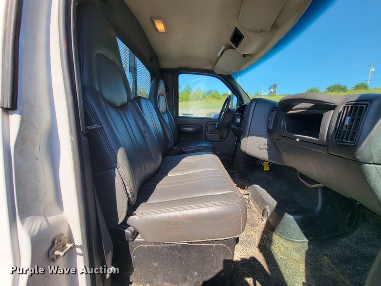 image for item KD9531 2007 GMC 5500  flatbed truck