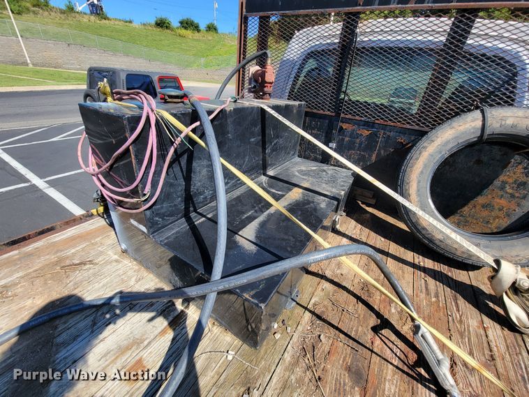 image for item KD9531 2007 GMC 5500  flatbed truck