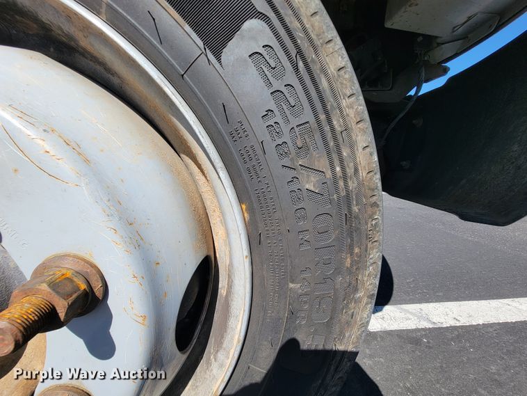 image for item KD9531 2007 GMC 5500  flatbed truck