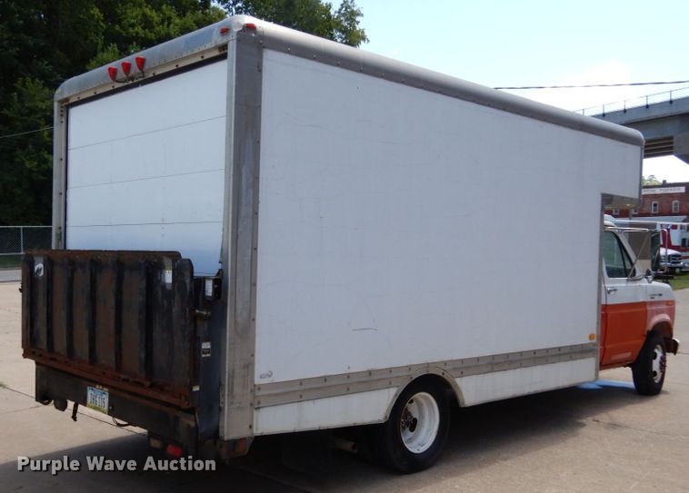 image for item KI9602 1990 Ford Econoline E350  box truck