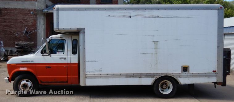 image for item KI9602 1990 Ford Econoline E350  box truck