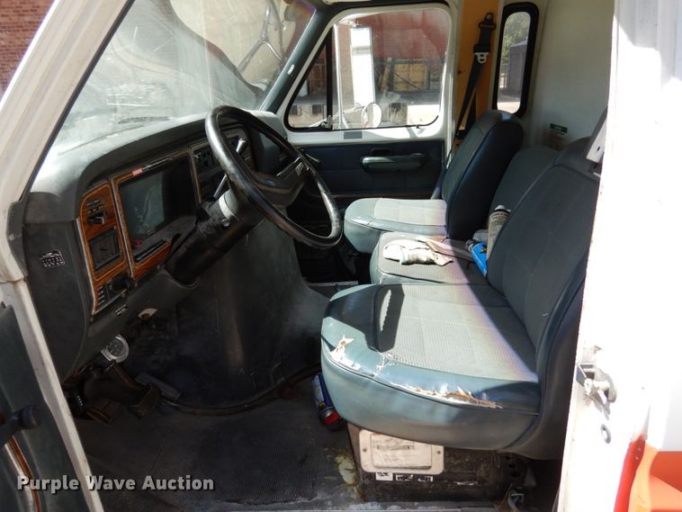 image for item KI9602 1990 Ford Econoline E350  box truck