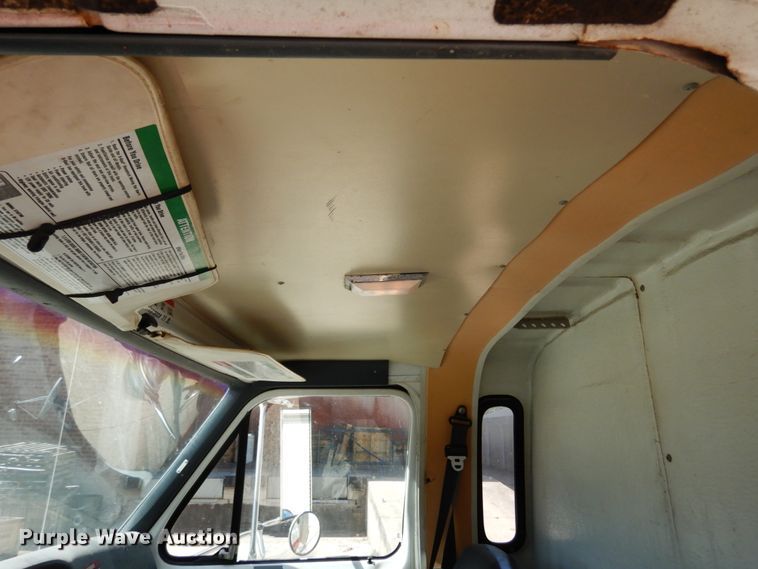 image for item KI9602 1990 Ford Econoline E350  box truck