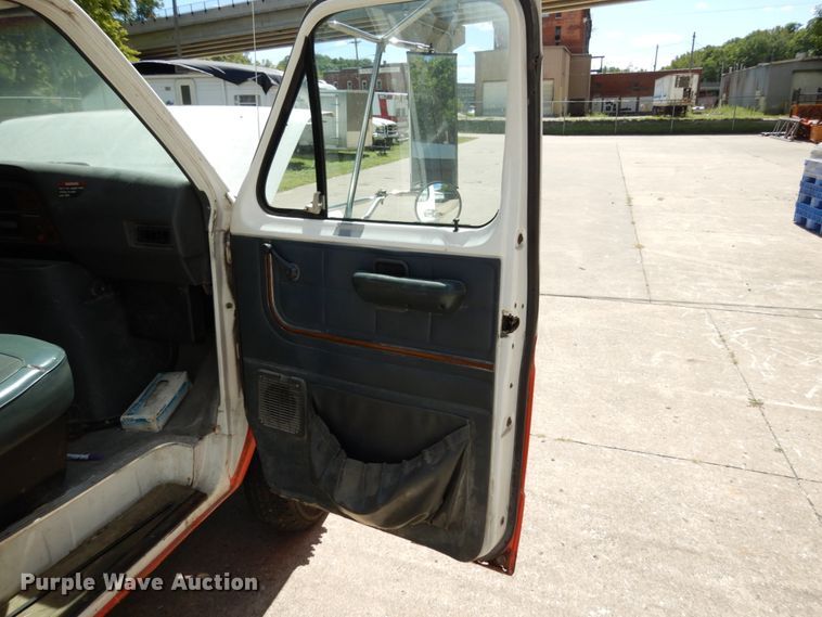 image for item KI9602 1990 Ford Econoline E350  box truck