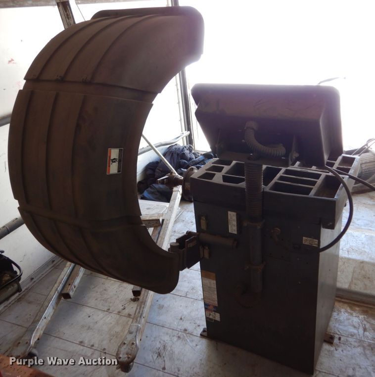 image for item KI9603 John Bean 5.1  tire balance machine