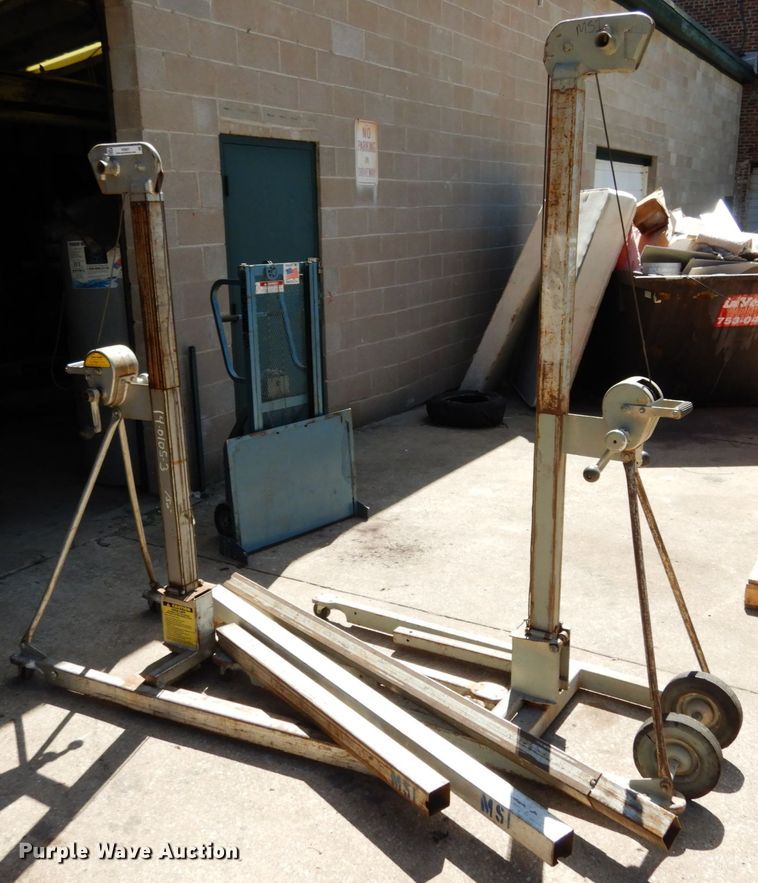 image for item KI9607 (2) 520A lift and Roger lift dolly