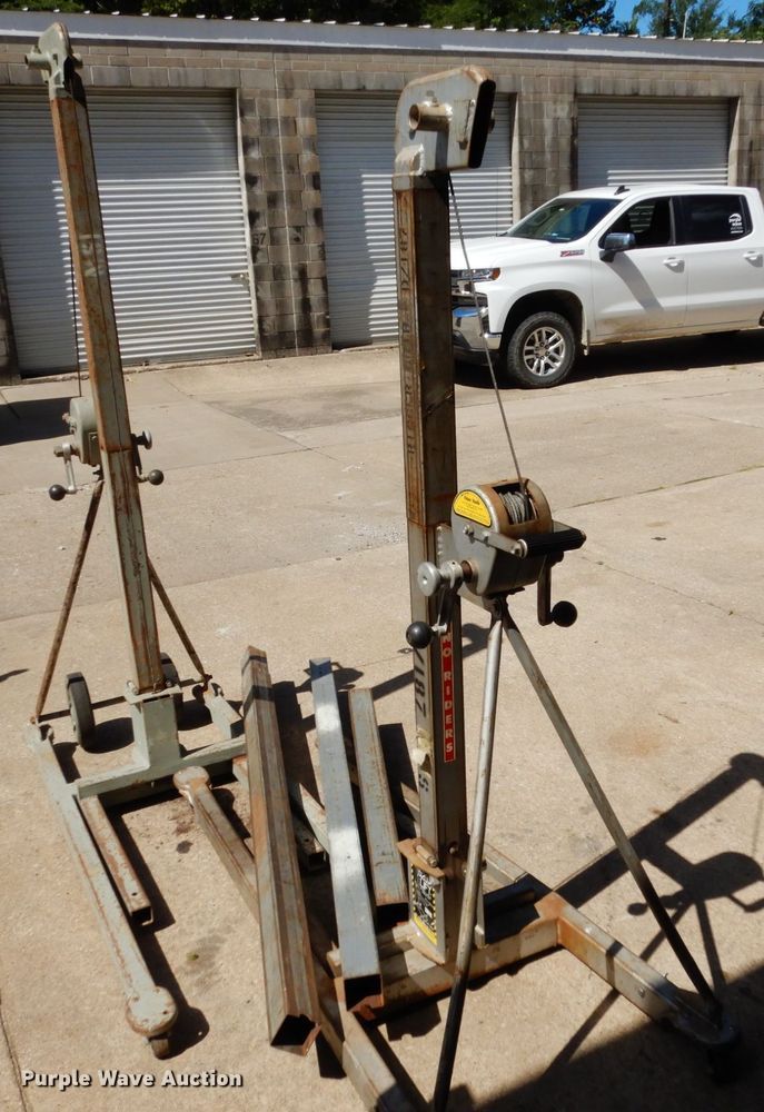 image for item KI9607 (2) 520A lift and Roger lift dolly