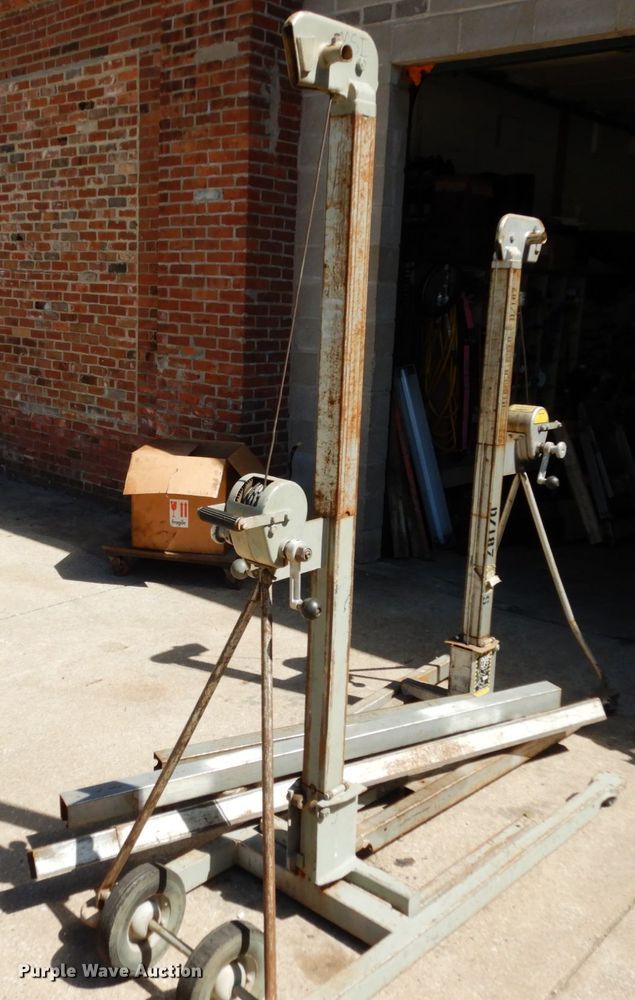 image for item KI9607 (2) 520A lift and Roger lift dolly