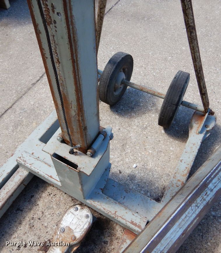 image for item KI9607 (2) 520A lift and Roger lift dolly