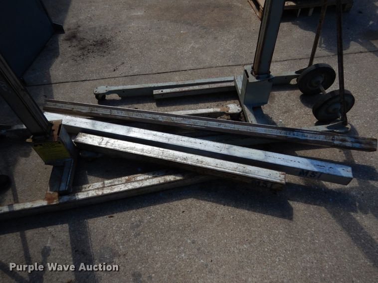 image for item KI9607 (2) 520A lift and Roger lift dolly