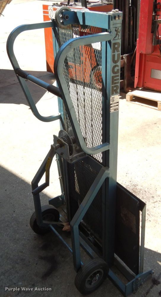 image for item KI9607 (2) 520A lift and Roger lift dolly