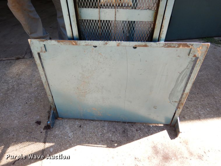 image for item KI9607 (2) 520A lift and Roger lift dolly