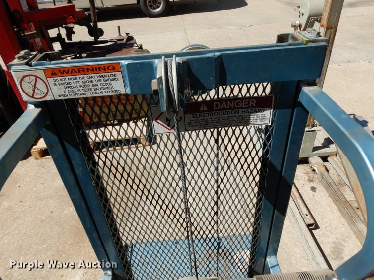 image for item KI9607 (2) 520A lift and Roger lift dolly