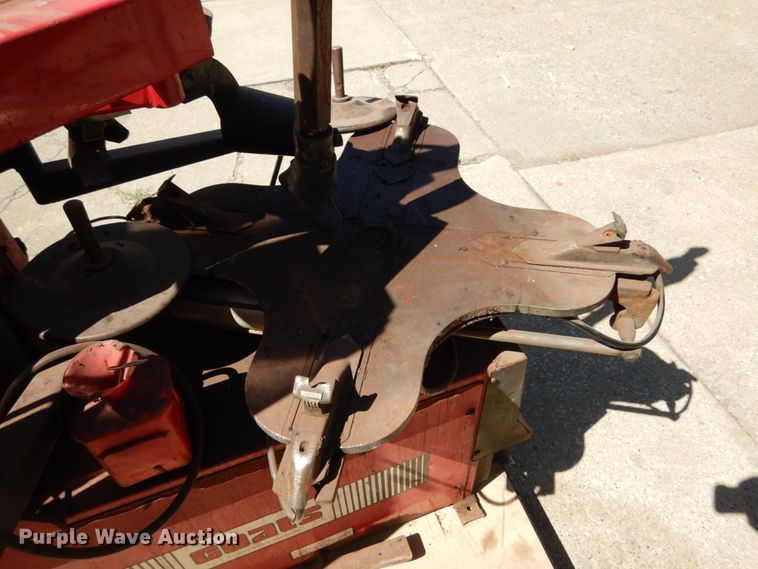 image for item KI9608 Coates Rim clamp 9024e  tire machine