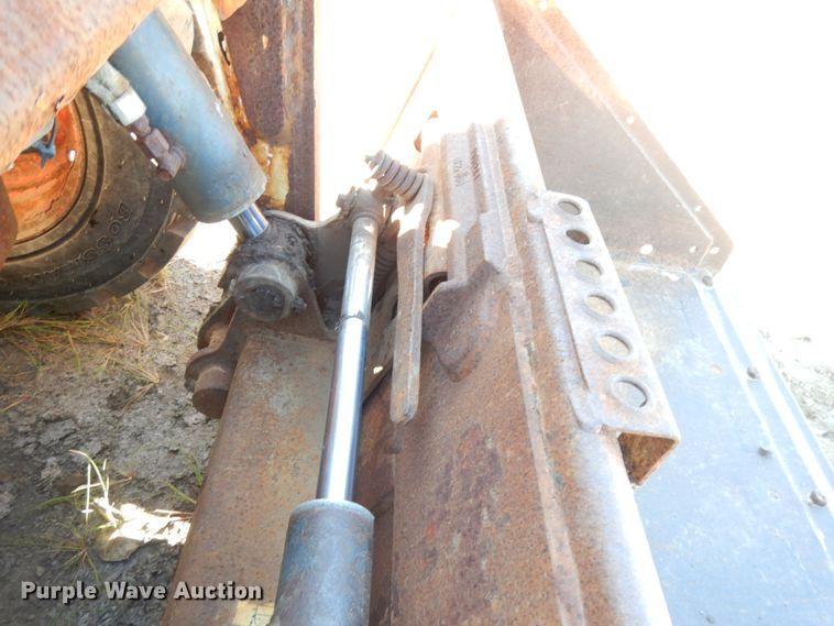 image for item KJ9945 2010 Bobcat S205  skid steer loader