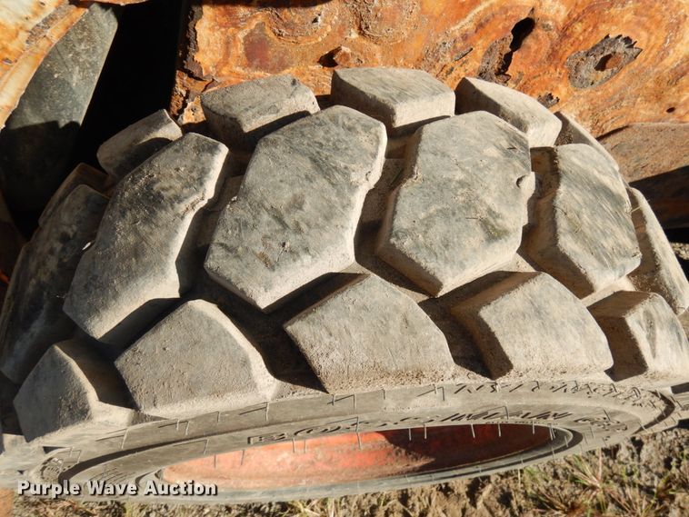 image for item KJ9945 2010 Bobcat S205  skid steer loader