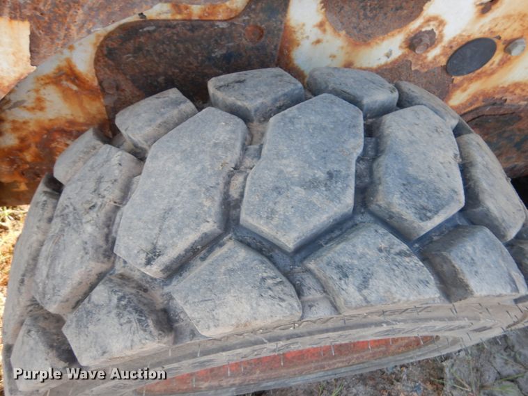 image for item KJ9945 2010 Bobcat S205  skid steer loader