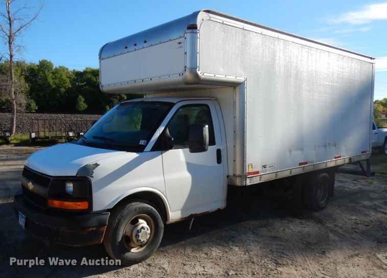 image for item KJ9947 2010 Chevrolet Express 3500  box truck