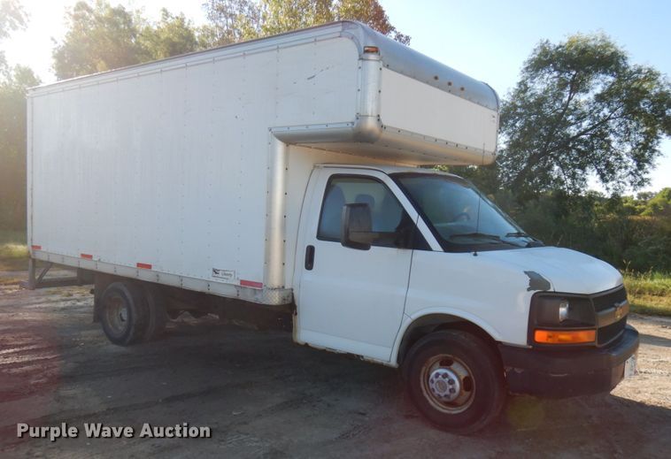 image for item KJ9947 2010 Chevrolet Express 3500  box truck