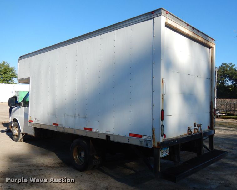 image for item KJ9947 2010 Chevrolet Express 3500  box truck