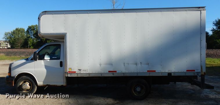 image for item KJ9947 2010 Chevrolet Express 3500  box truck